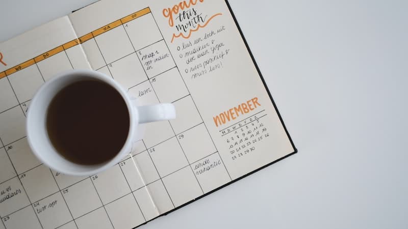 Desk calendar and planner used to mark notice period dates